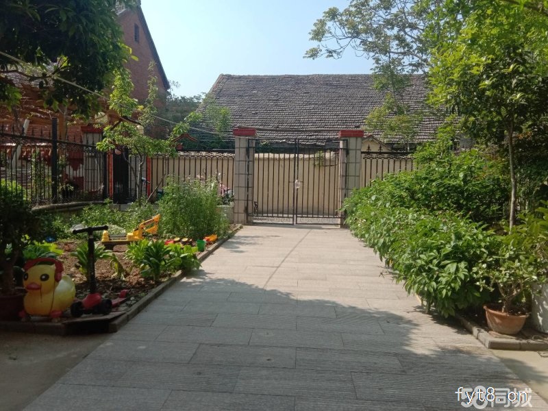 顺和小区联排别墅有院子80平左右业主诚心出售低于市场价10万